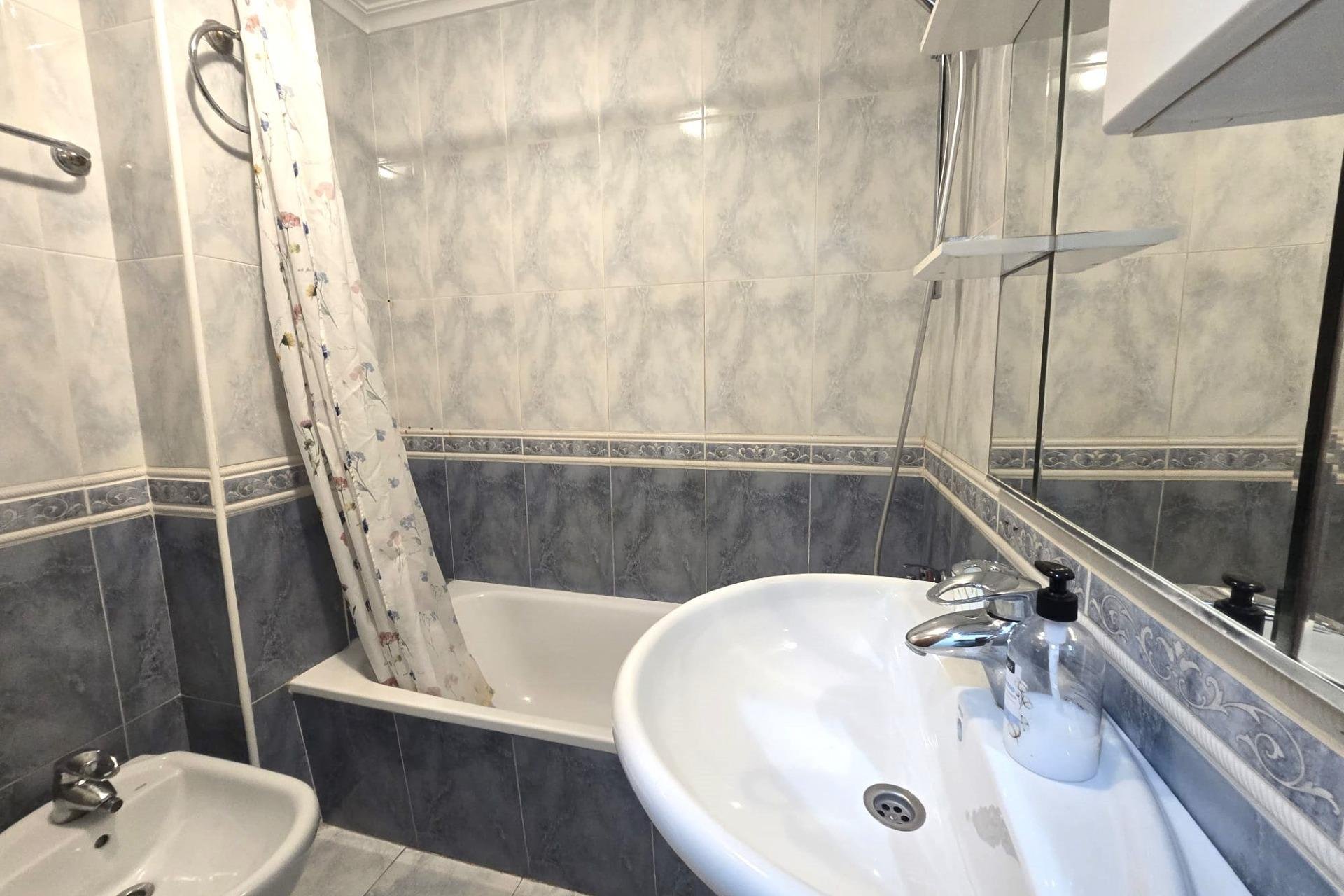 Resale - Apartment -
Torrevieja - Las Piscinas Naturales