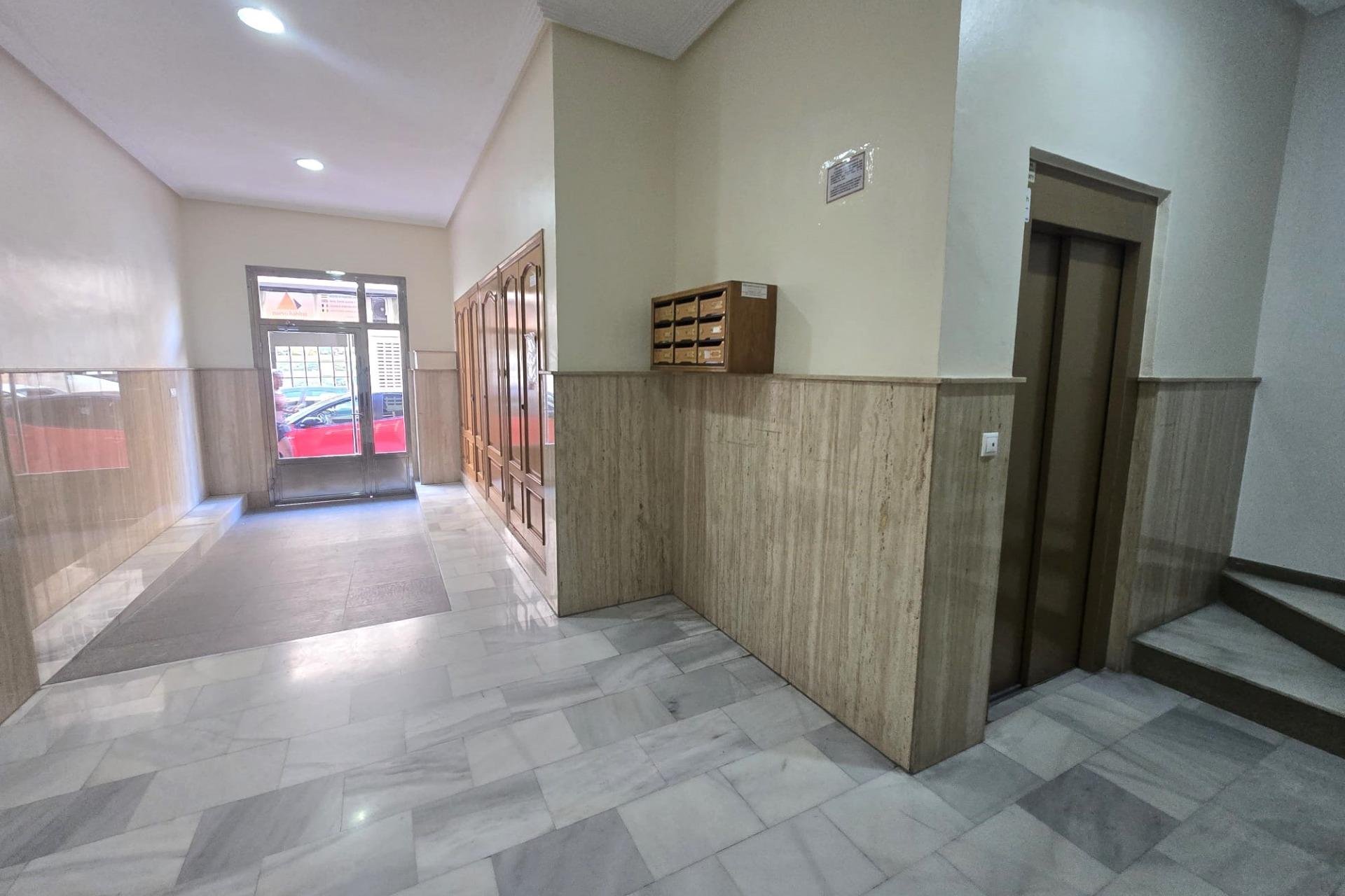 Resale - Apartment -
Torrevieja - Las Piscinas Naturales