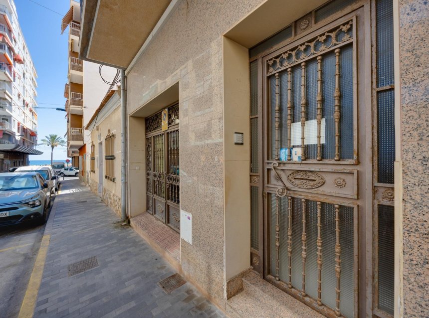 Resale - Apartment -
Torrevieja - Paseo Maritimo