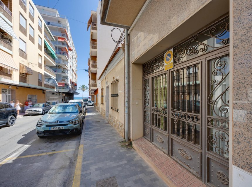 Resale - Apartment -
Torrevieja - Paseo Maritimo