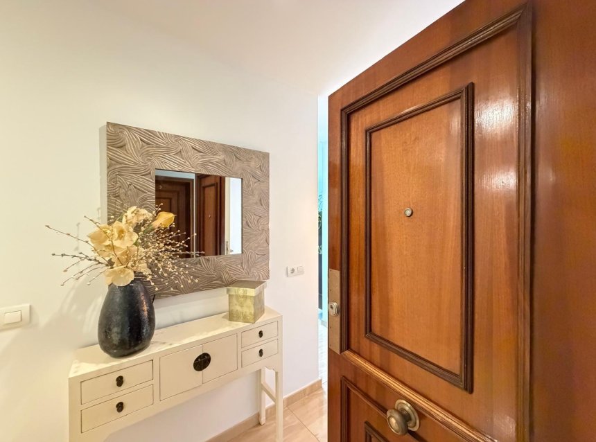 Resale - Apartment -
Torrevieja - Paseo Maritimo