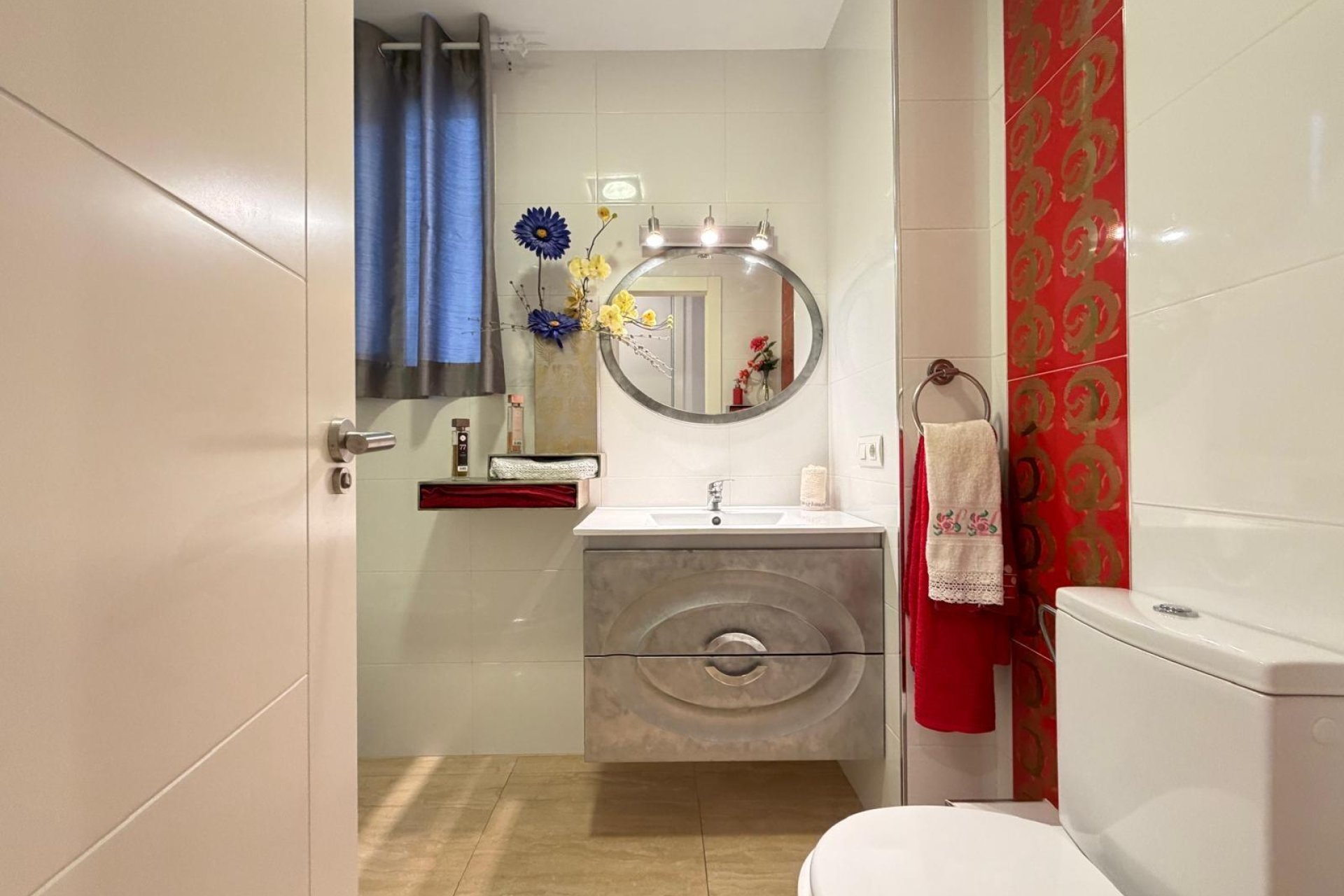Resale - Apartment -
Torrevieja - Paseo Maritimo