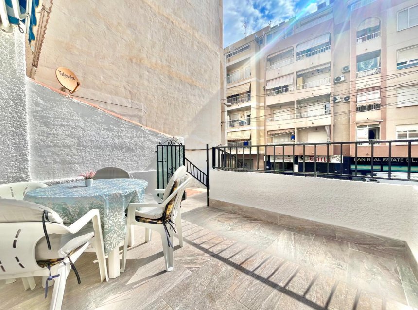 Resale - Apartment -
Torrevieja - Playa de los Locos