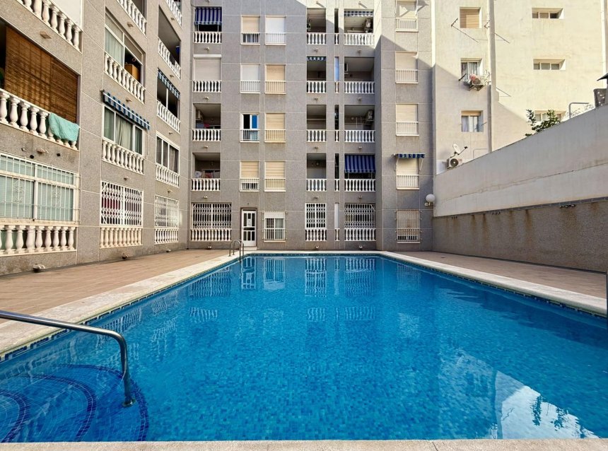 Resale - Apartment -
Torrevieja - Playa de los Locos