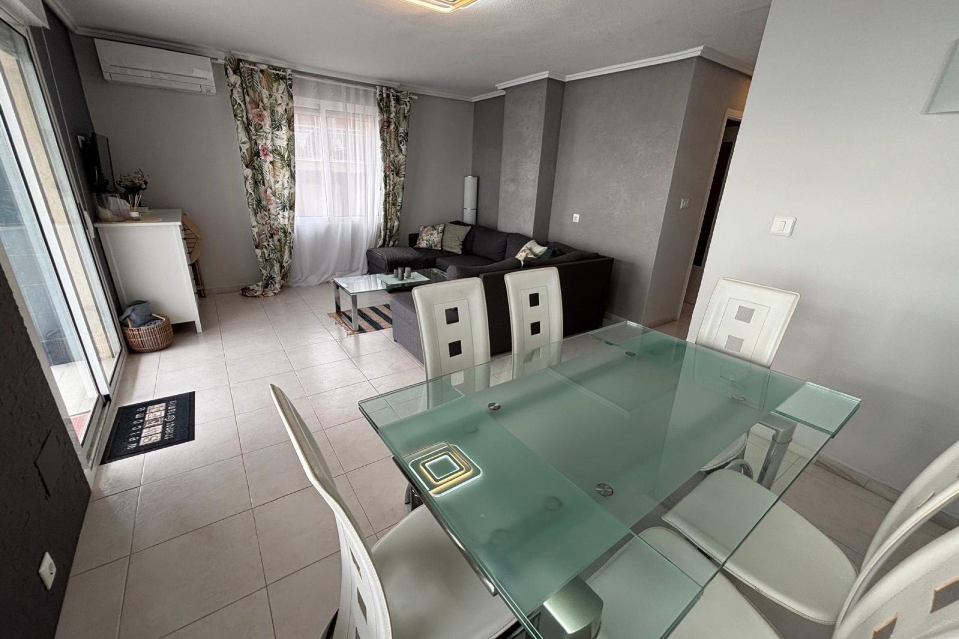 Resale - Apartment -
Torrevieja - Playa De Los Naufragos