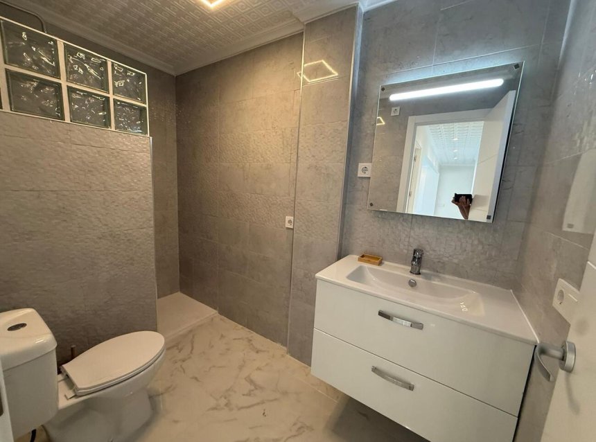 Resale - Apartment -
Torrevieja - Playa del Acequión