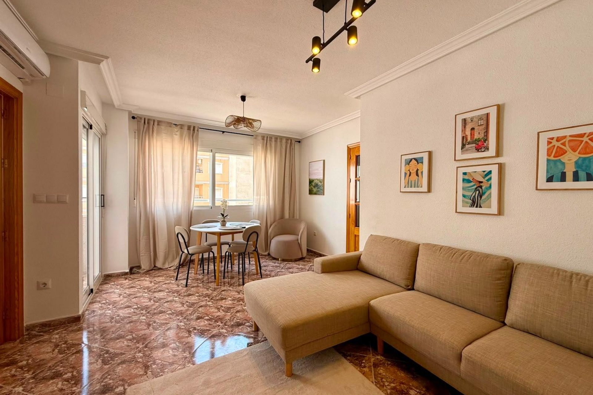 Resale - Apartment -
Torrevieja - Playa del Cura