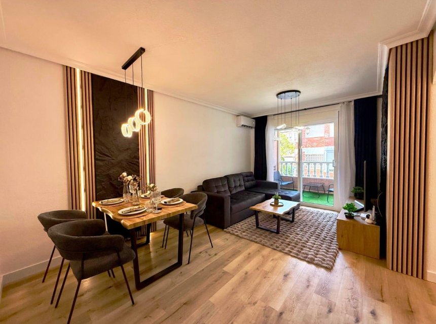 Resale - Apartment -
Torrevieja - Playa del Cura
