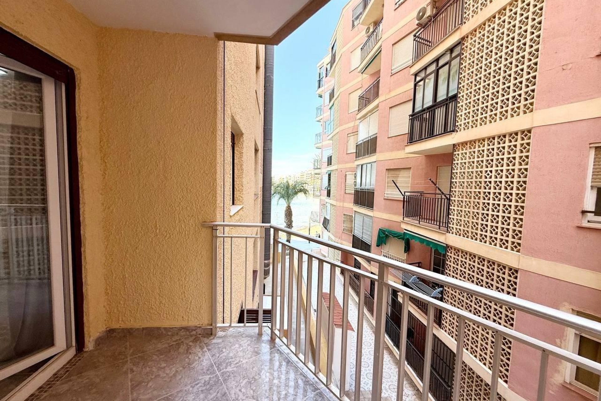 Resale - Apartment -
Torrevieja - Playa del Cura