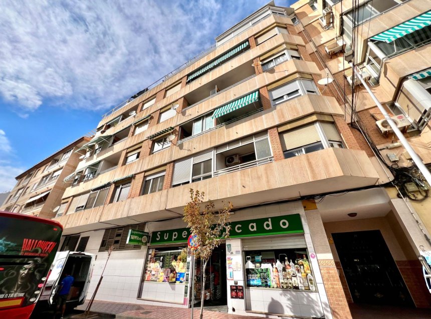 Resale - Apartment -
Torrevieja - Puerto Deportivo