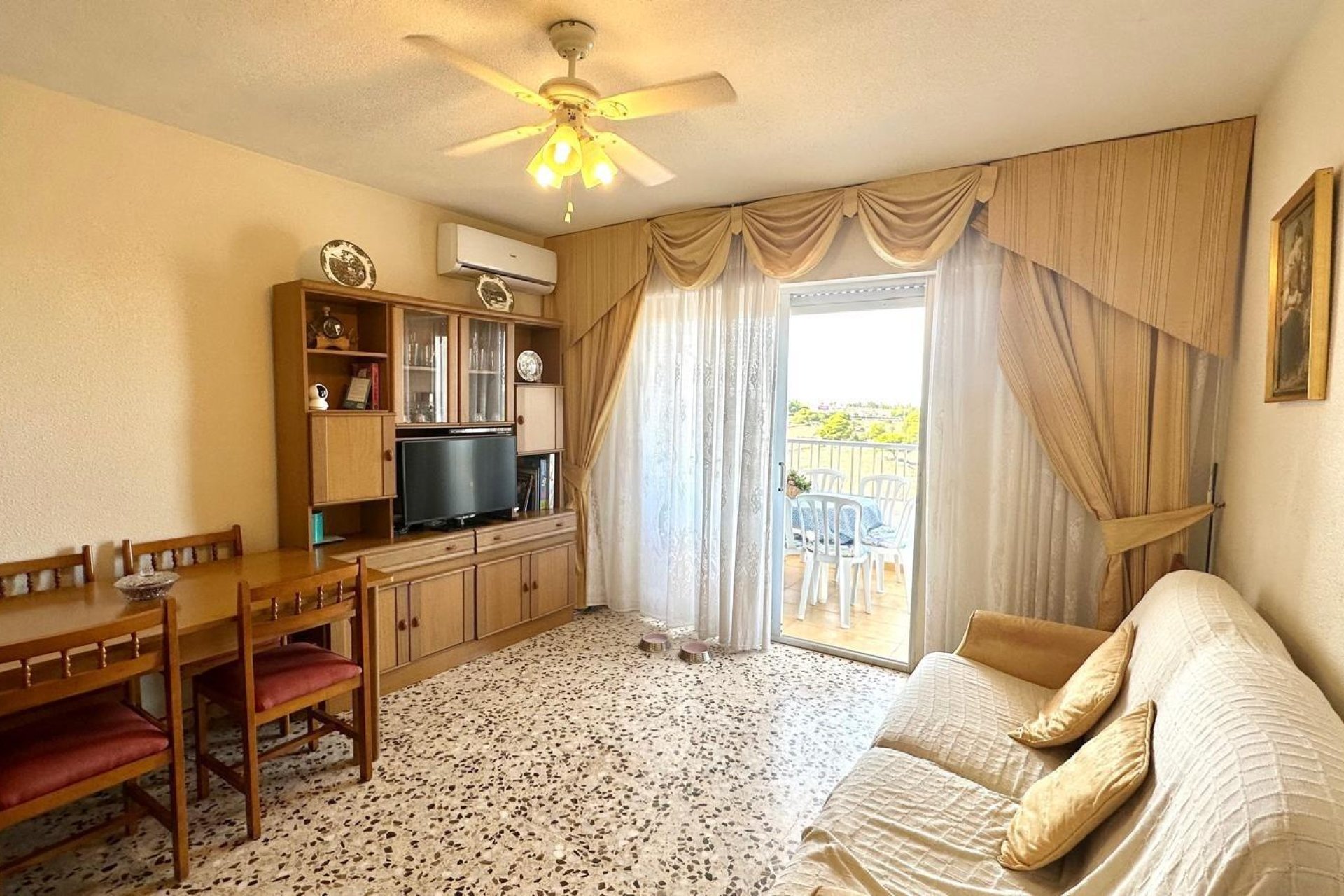 Resale - Apartment -
Torrevieja - Punta Prima