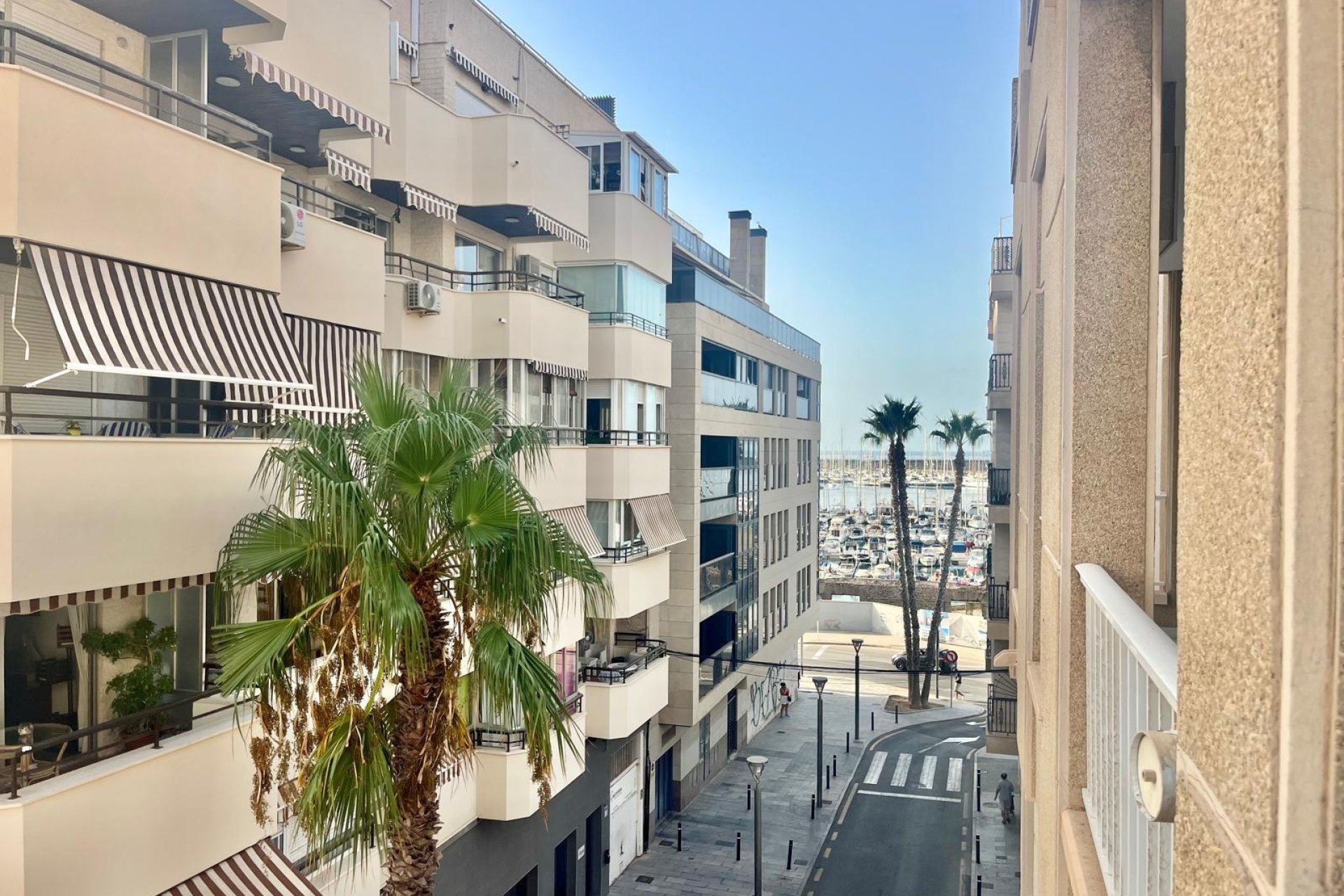 Resale - Apartment -
Torrevieja