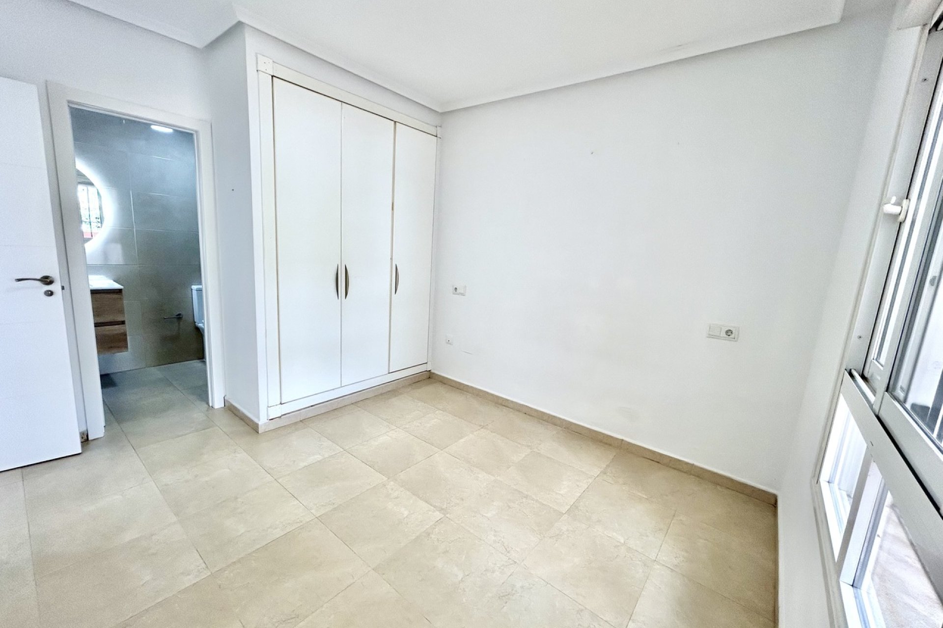 Resale - Apartment -
Villamartin - Costa Blanca