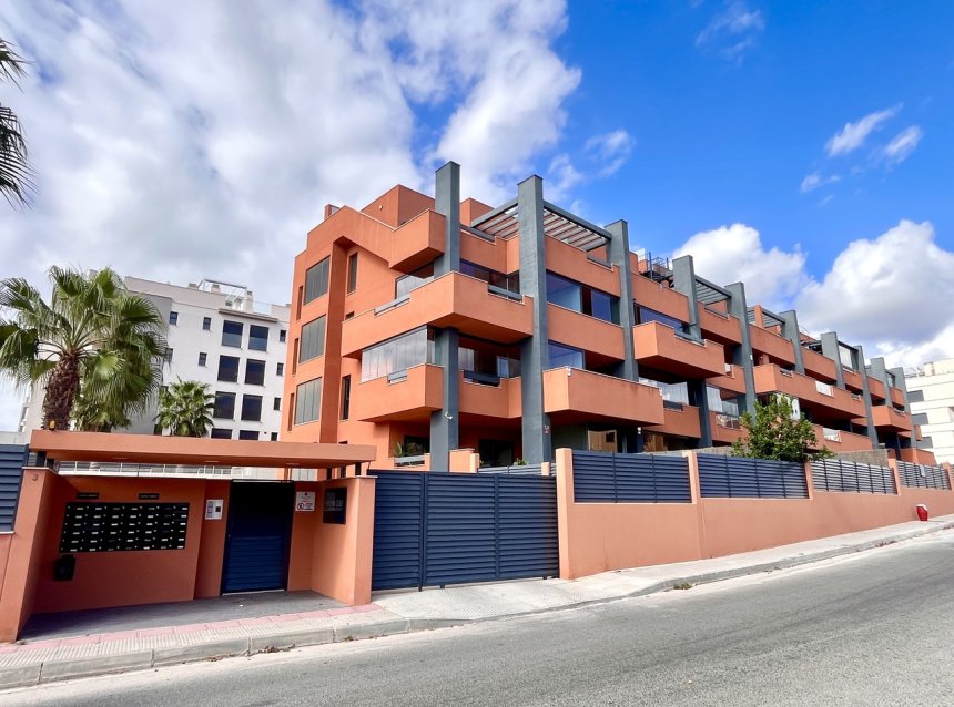 Resale - Apartment -
Villamartin - Costa Blanca
