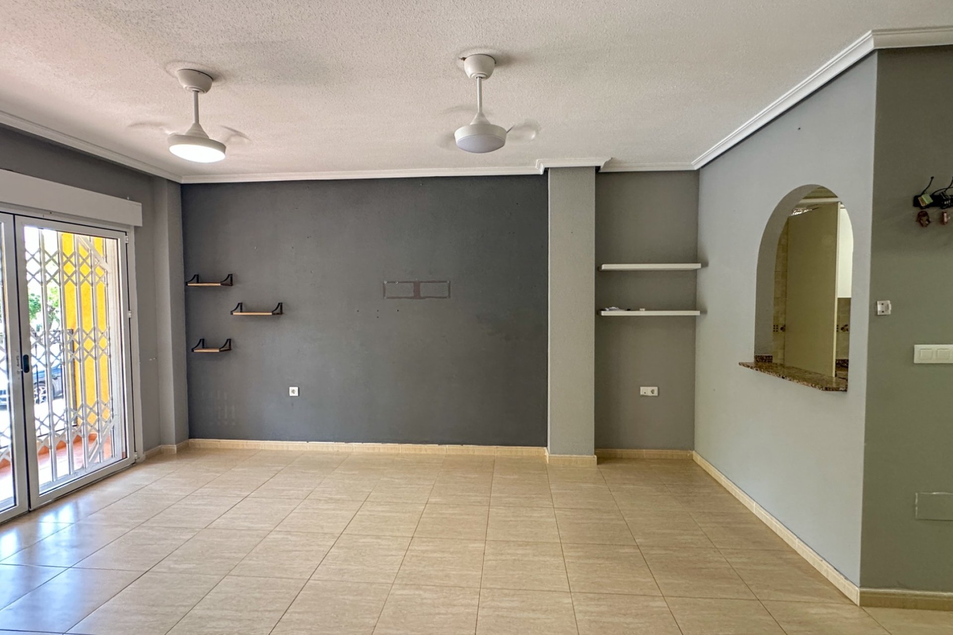 Resale - Bungalow -
Daya Nueva - Costa Blanca