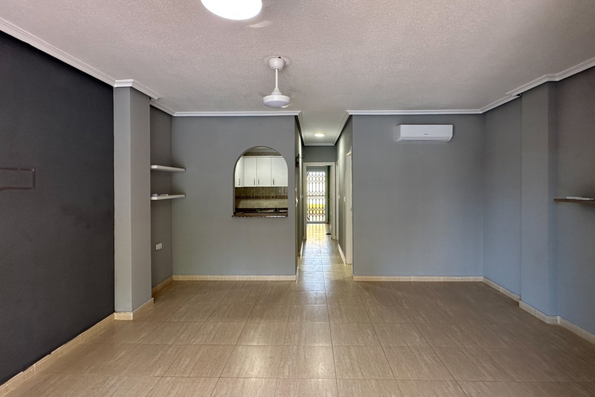 Resale - Bungalow -
Daya Nueva - Costa Blanca