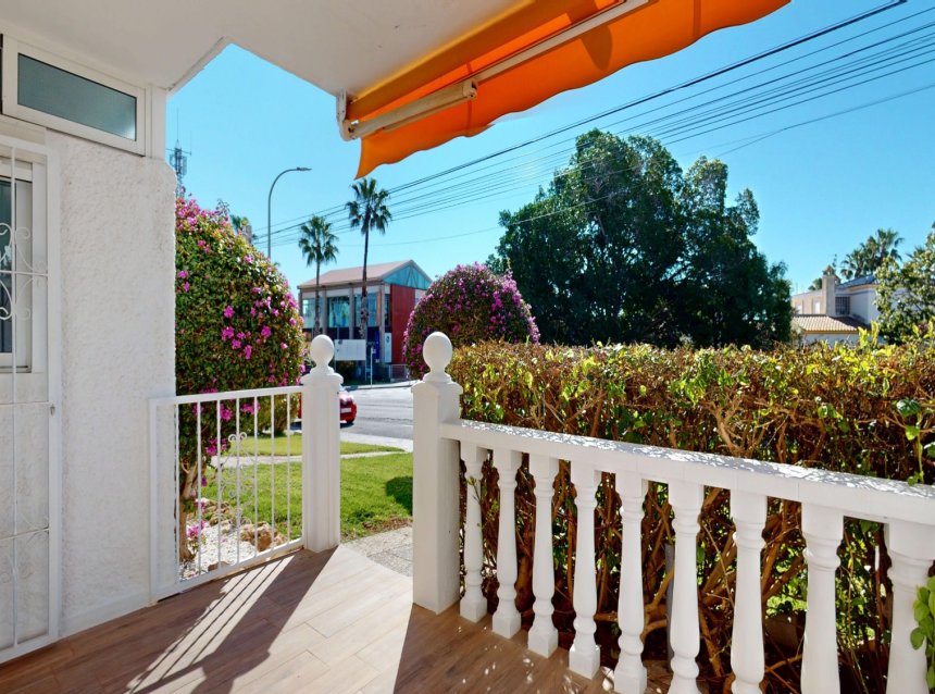 Resale - Bungalow -
Orihuela Costa - Costa Blanca