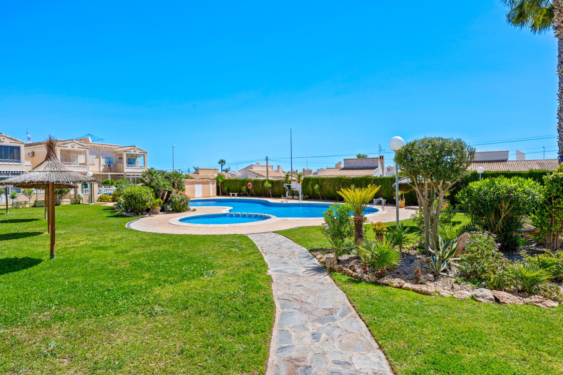 Resale - Bungalow -
Orihuela Costa - Costa Blanca