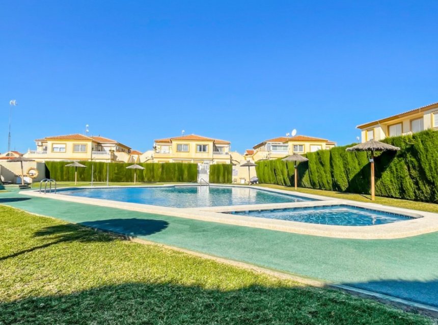 Resale - Bungalow -
Orihuela Costa - Costa Blanca