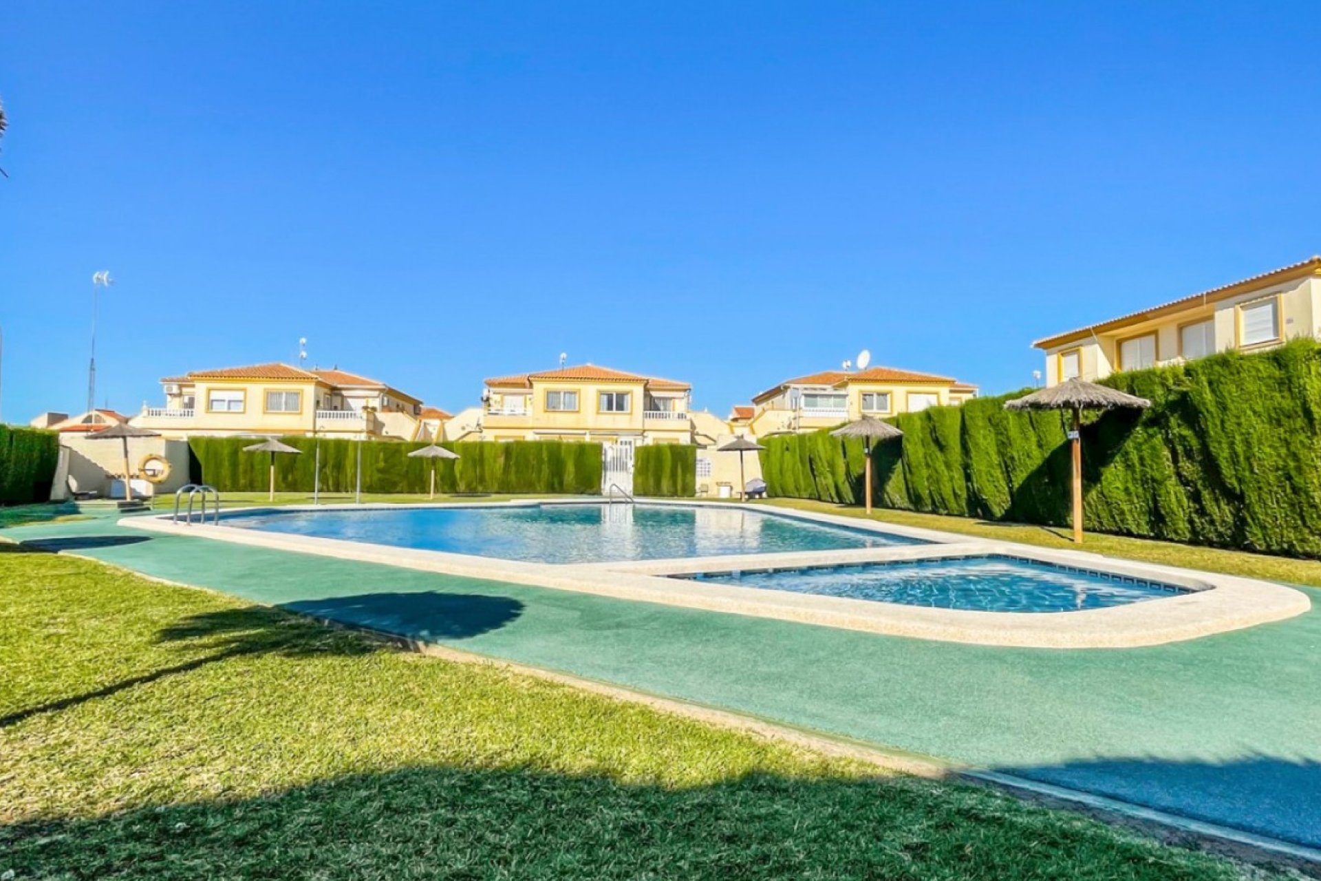 Resale - Bungalow -
Orihuela Costa - Costa Blanca