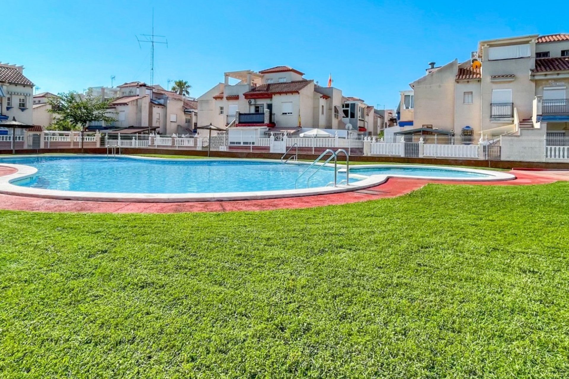 Resale - Bungalow -
Orihuela Costa - Costa Blanca
