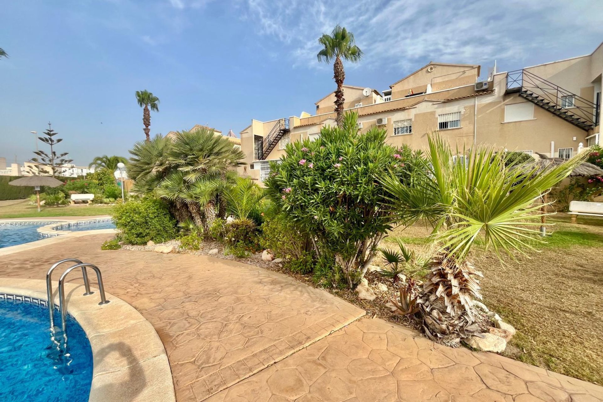 Resale - Bungalow -
Orihuela Costa - La Chismosa