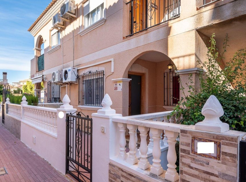 Resale - Bungalow -
Orihuela Costa - La Regia