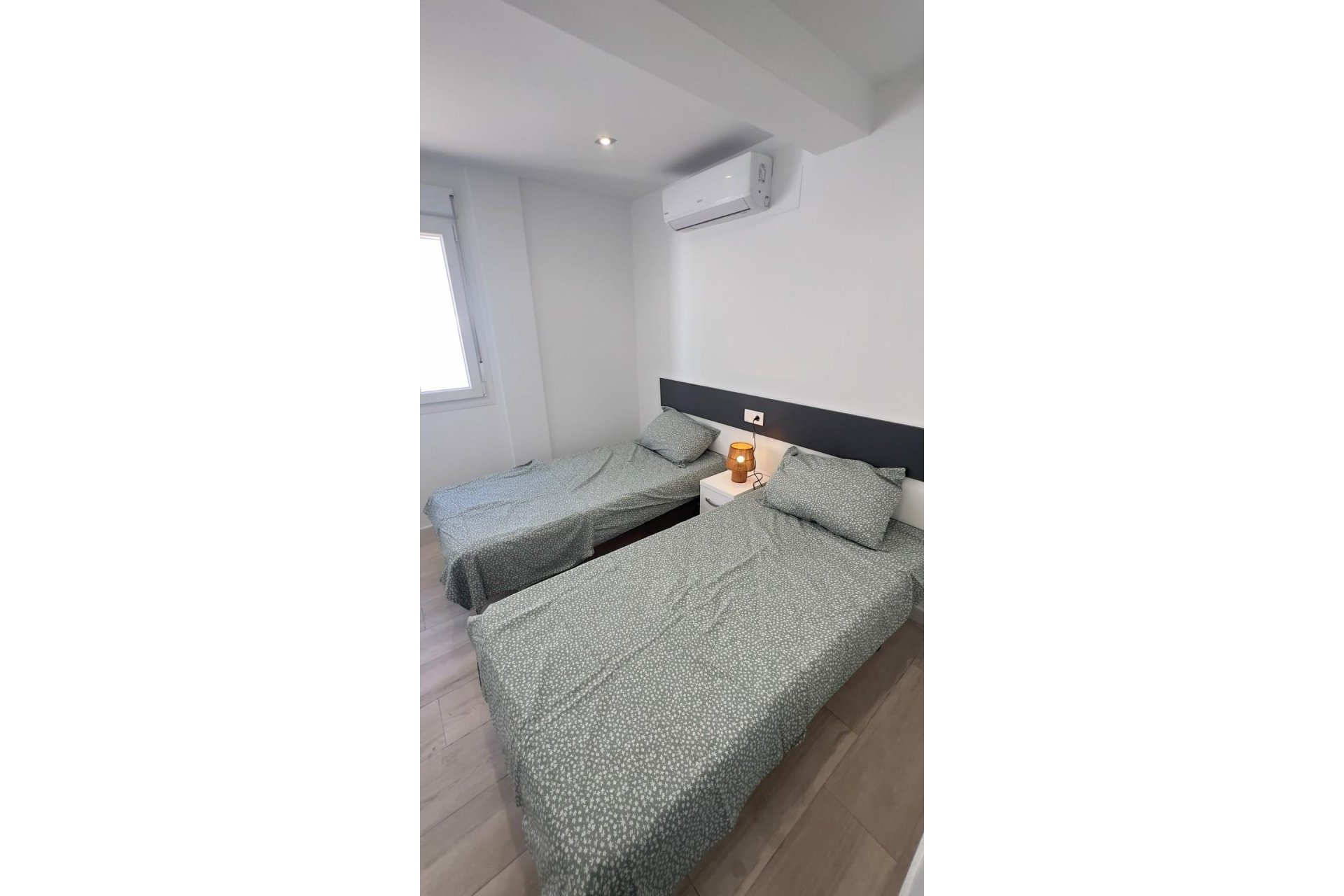 Resale - Bungalow -
Orihuela Costa - La Regia