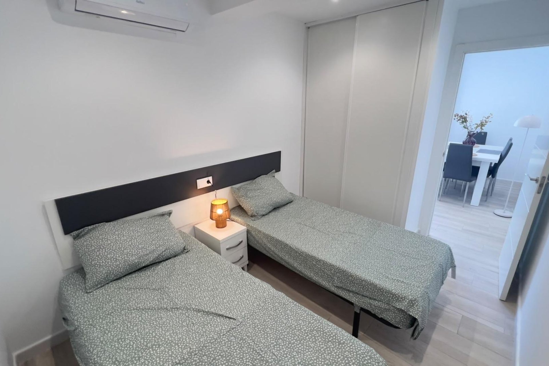 Resale - Bungalow -
Orihuela Costa - La Regia