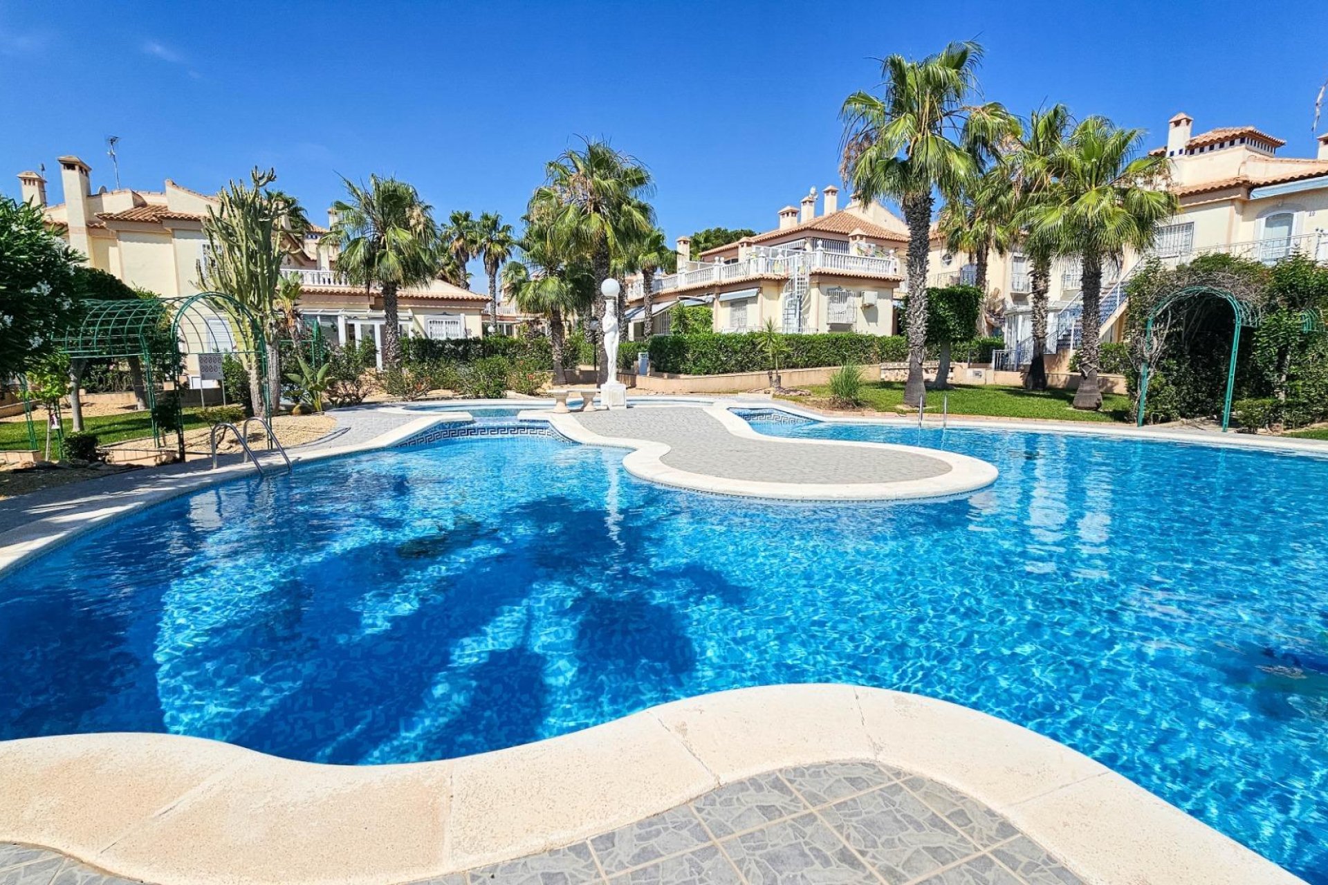 Resale - Bungalow -
Orihuela Costa - Los Altos