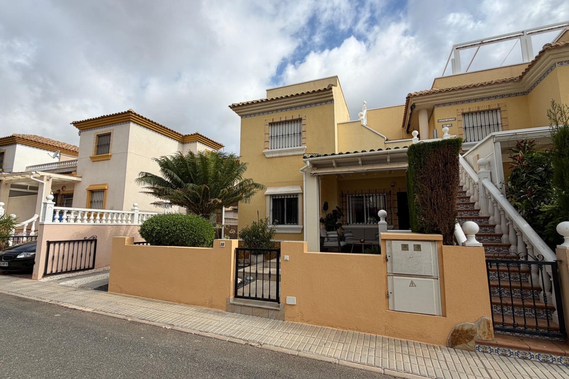 Resale - Bungalow -
Orihuela Costa - Los Dolses