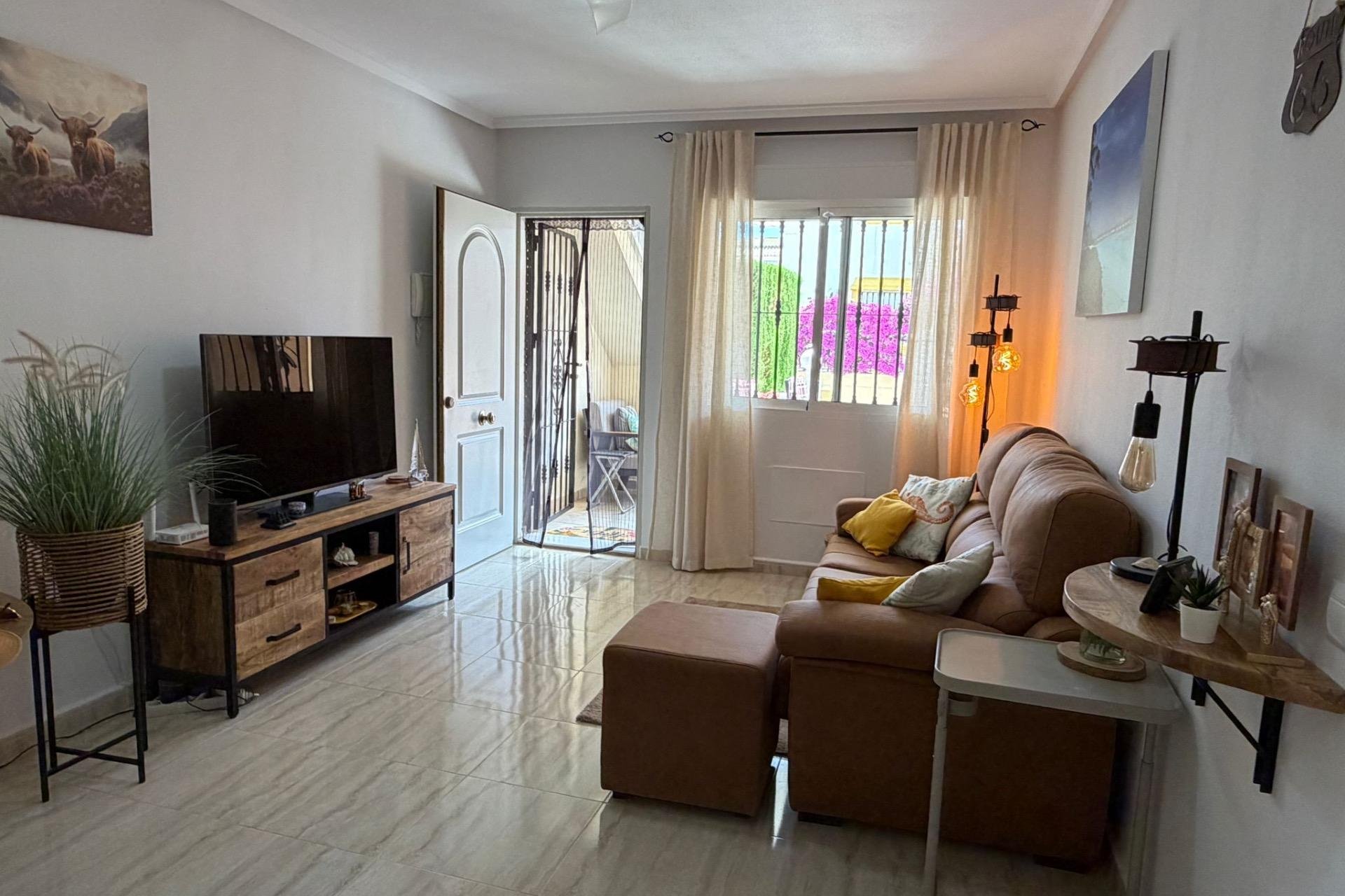 Resale - Bungalow -
Orihuela Costa - Los Dolses