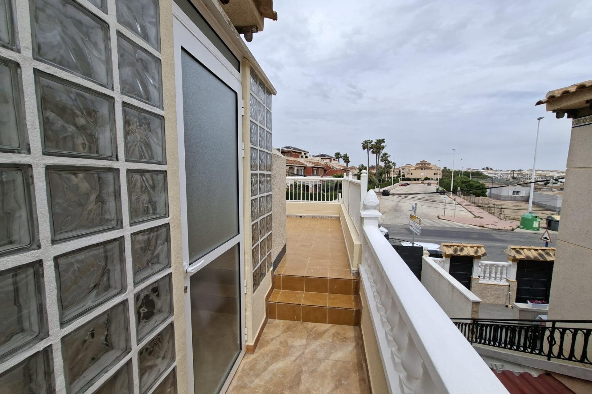 Resale - Bungalow -
Orihuela Costa - Punta Prima