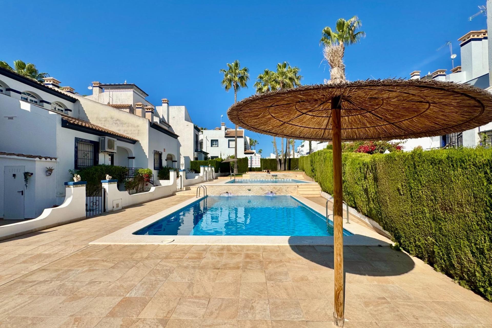 Resale - Bungalow -
Orihuela Costa - Villamartín-las Filipinas