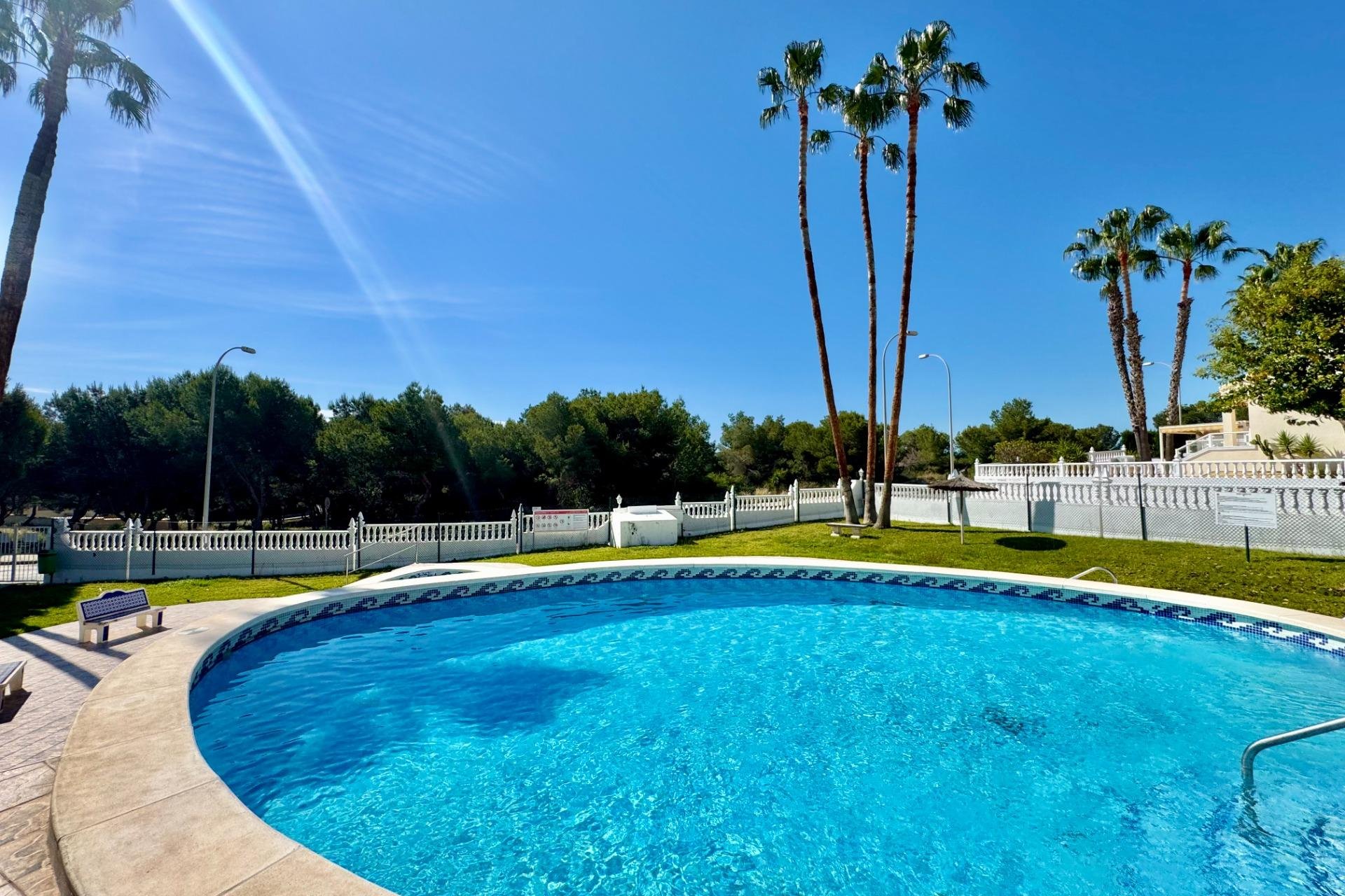 Resale - Bungalow -
Orihuela Costa - Villamartín-las Filipinas