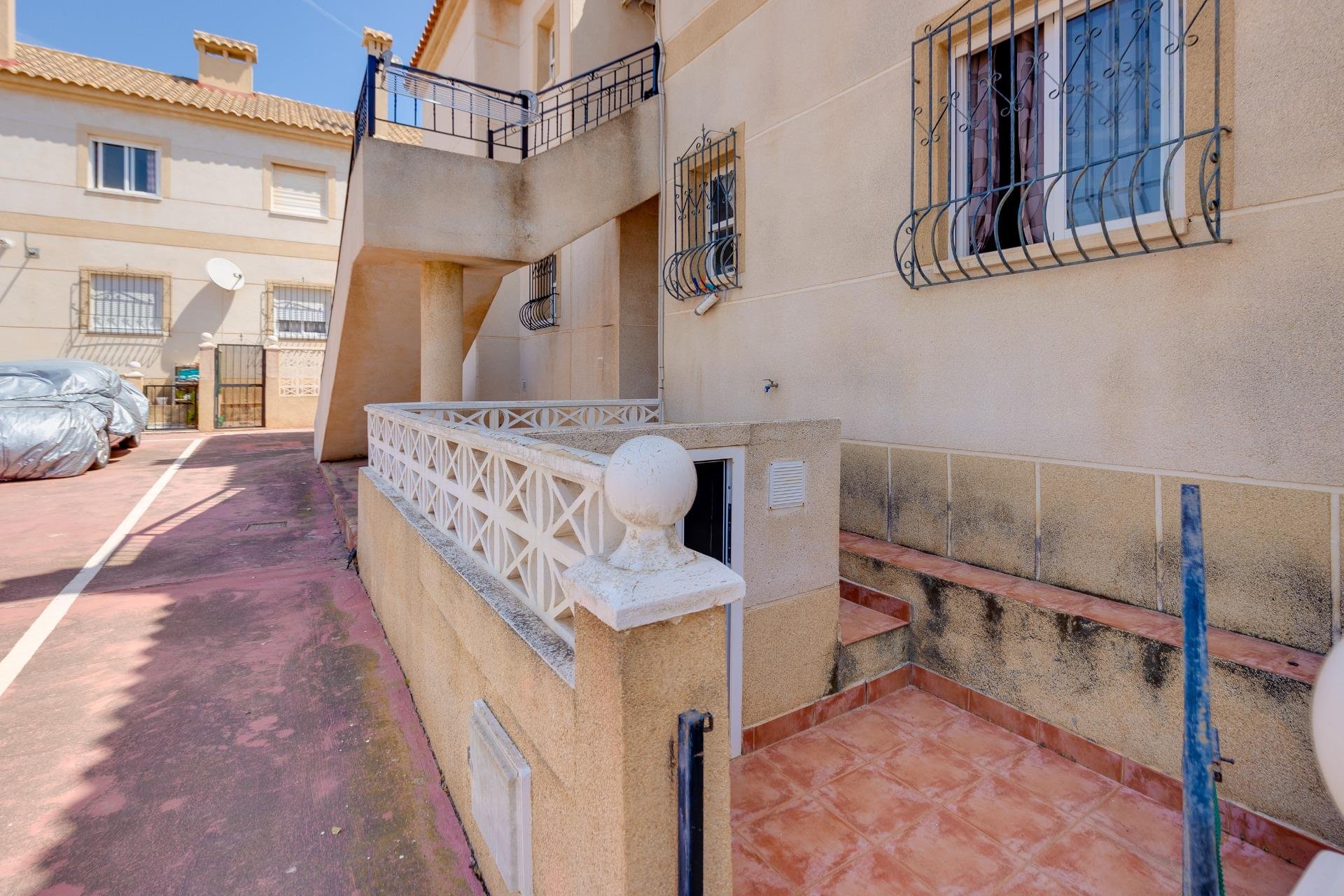 Resale - Bungalow -
Torrevieja - Aguas Nuevas