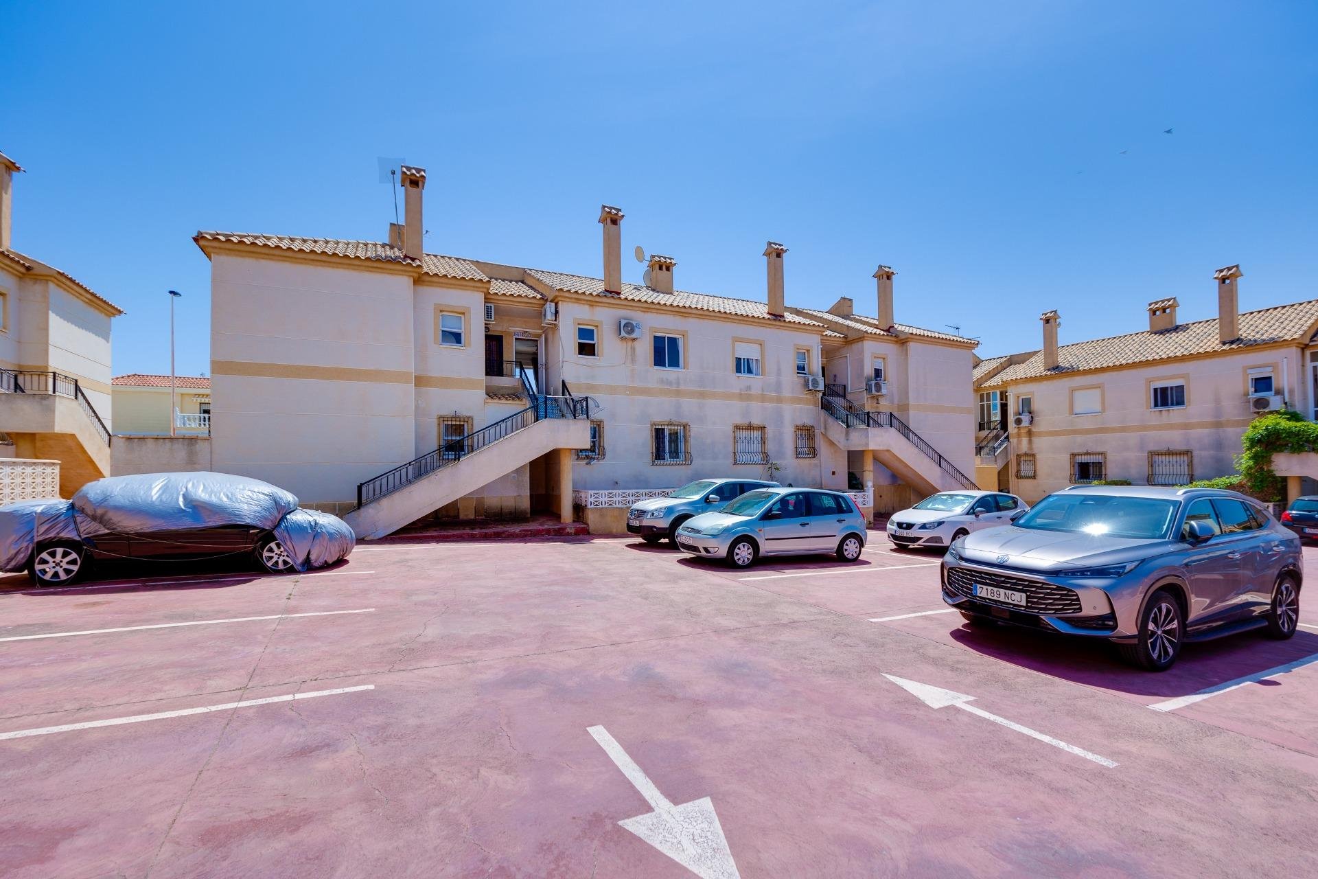 Resale - Bungalow -
Torrevieja - Aguas Nuevas