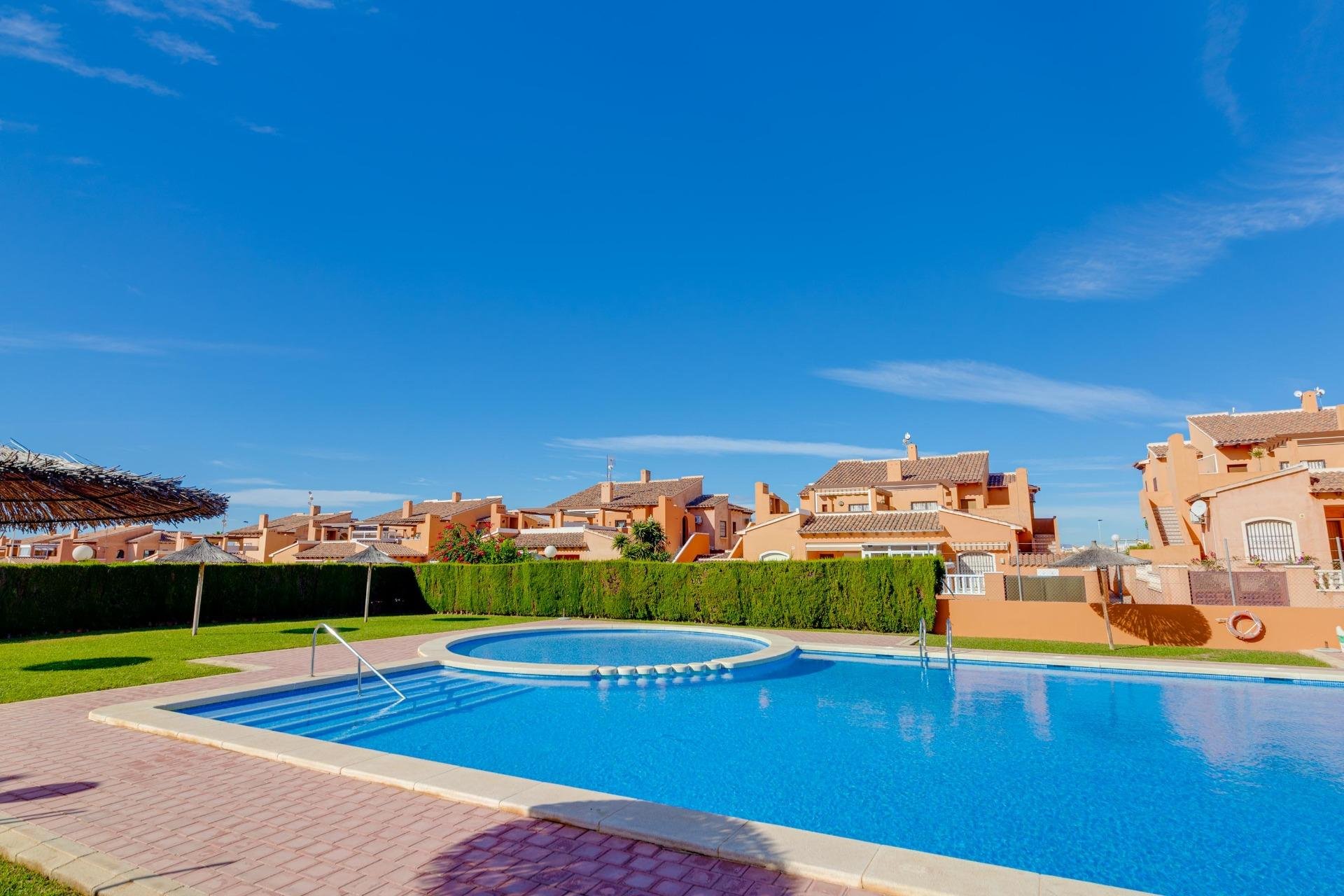 Resale - Bungalow -
Torrevieja - Aguas Nuevas