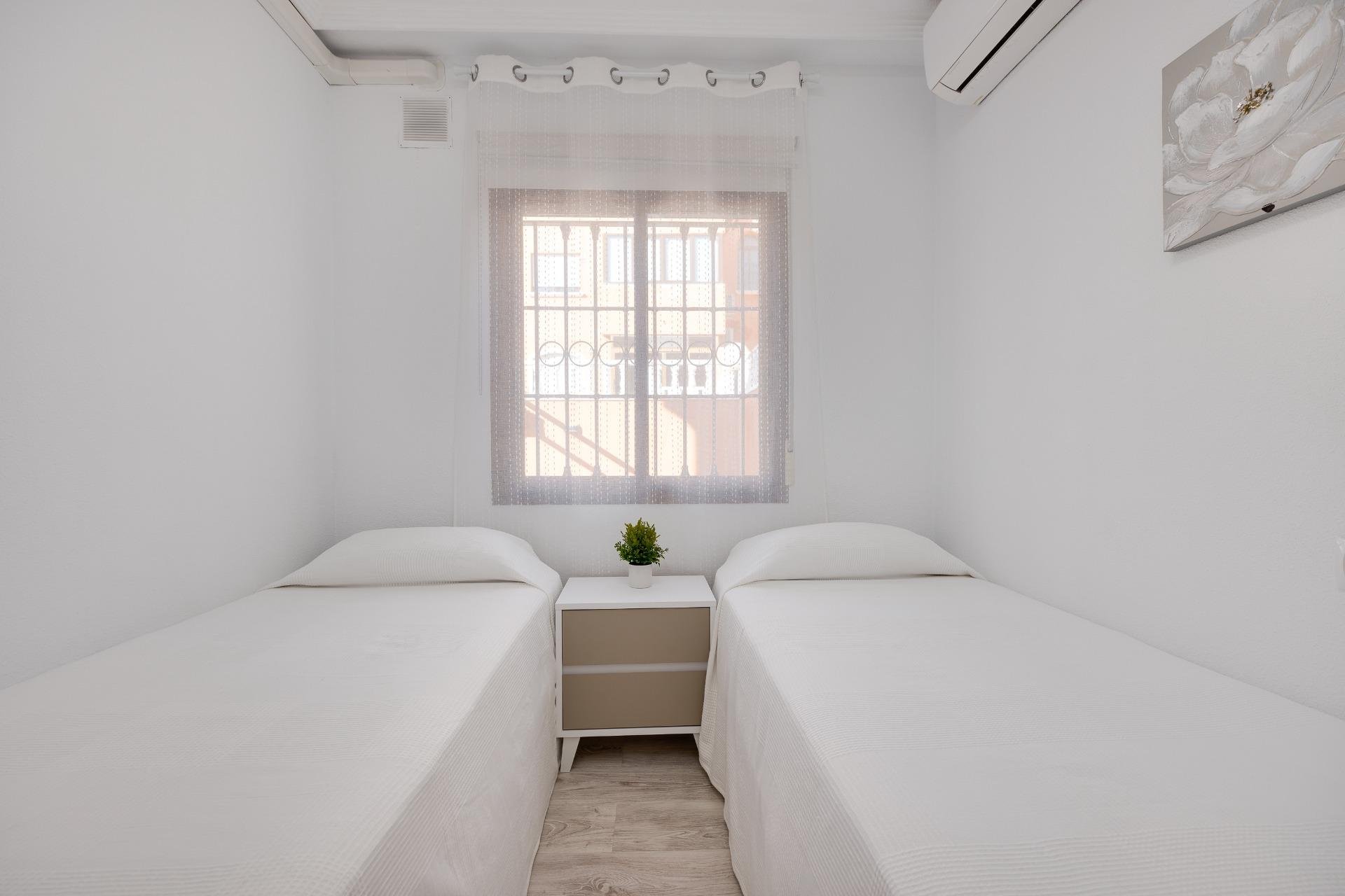 Resale - Bungalow -
Torrevieja - Aguas Nuevas