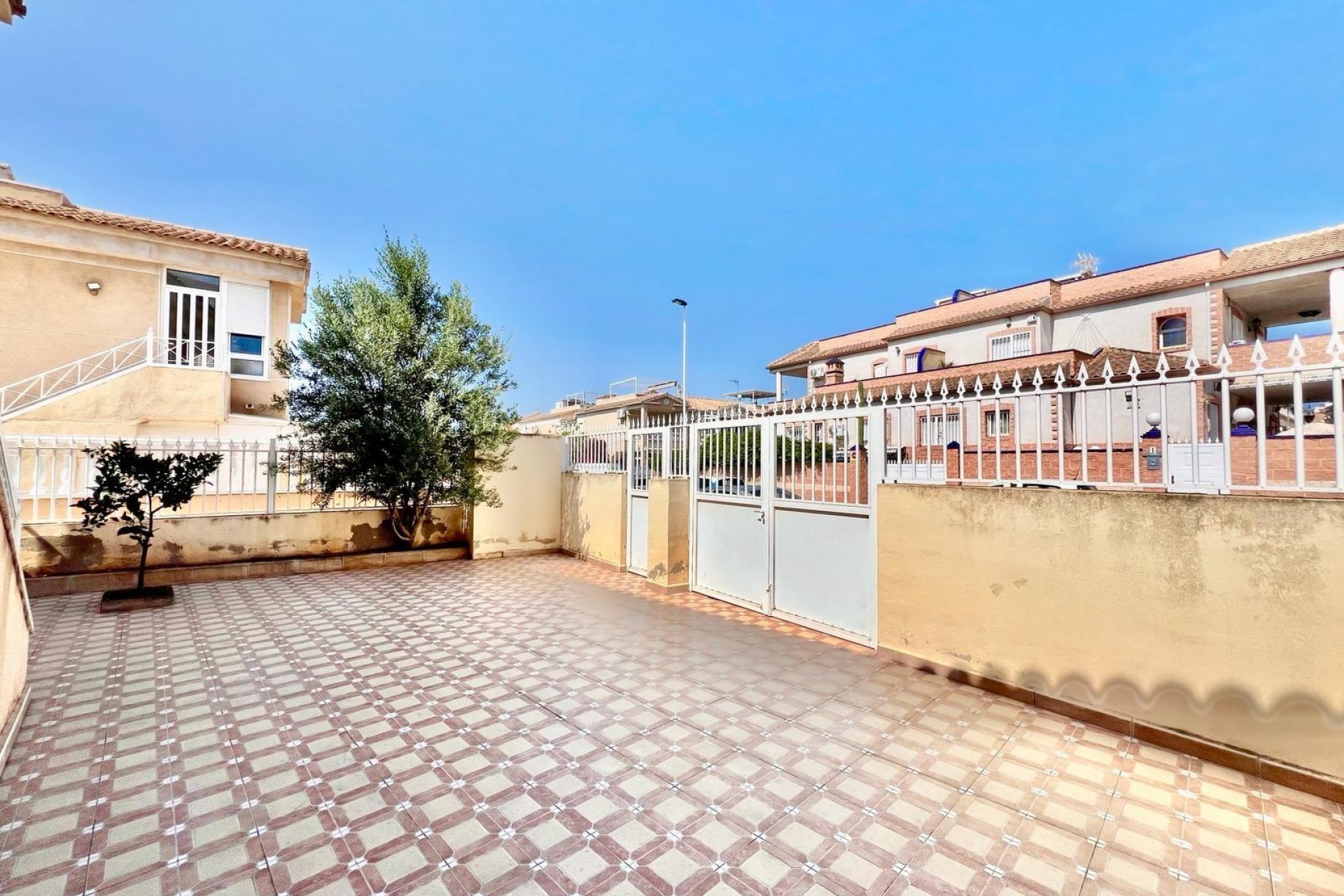 Resale - Bungalow -
Torrevieja - Centro