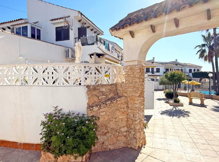 Resale - Bungalow -
Torrevieja - Costa Blanca