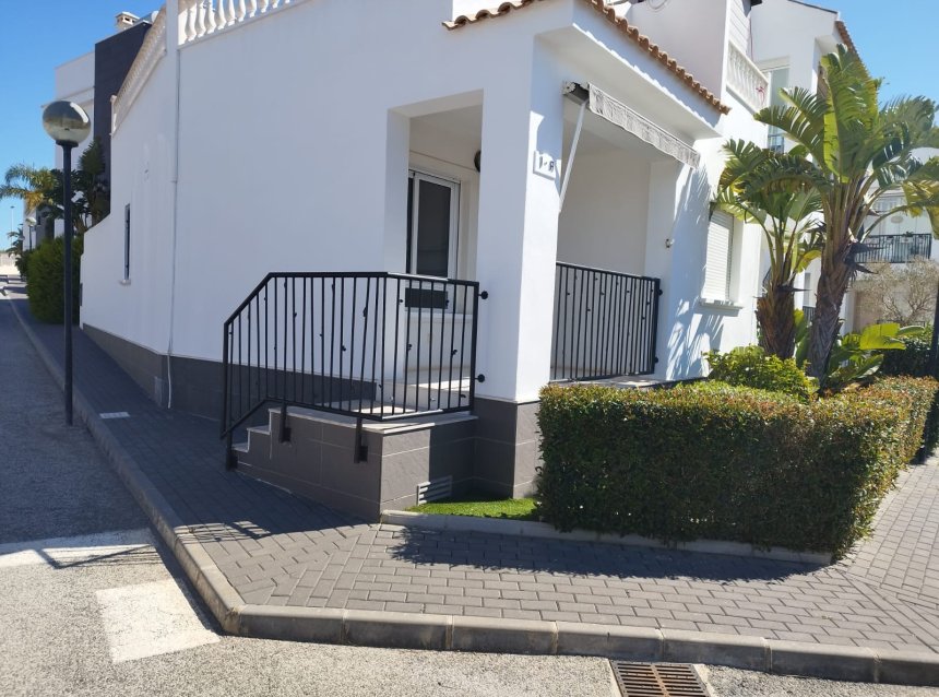 Resale - Bungalow -
Torrevieja - Costa Blanca