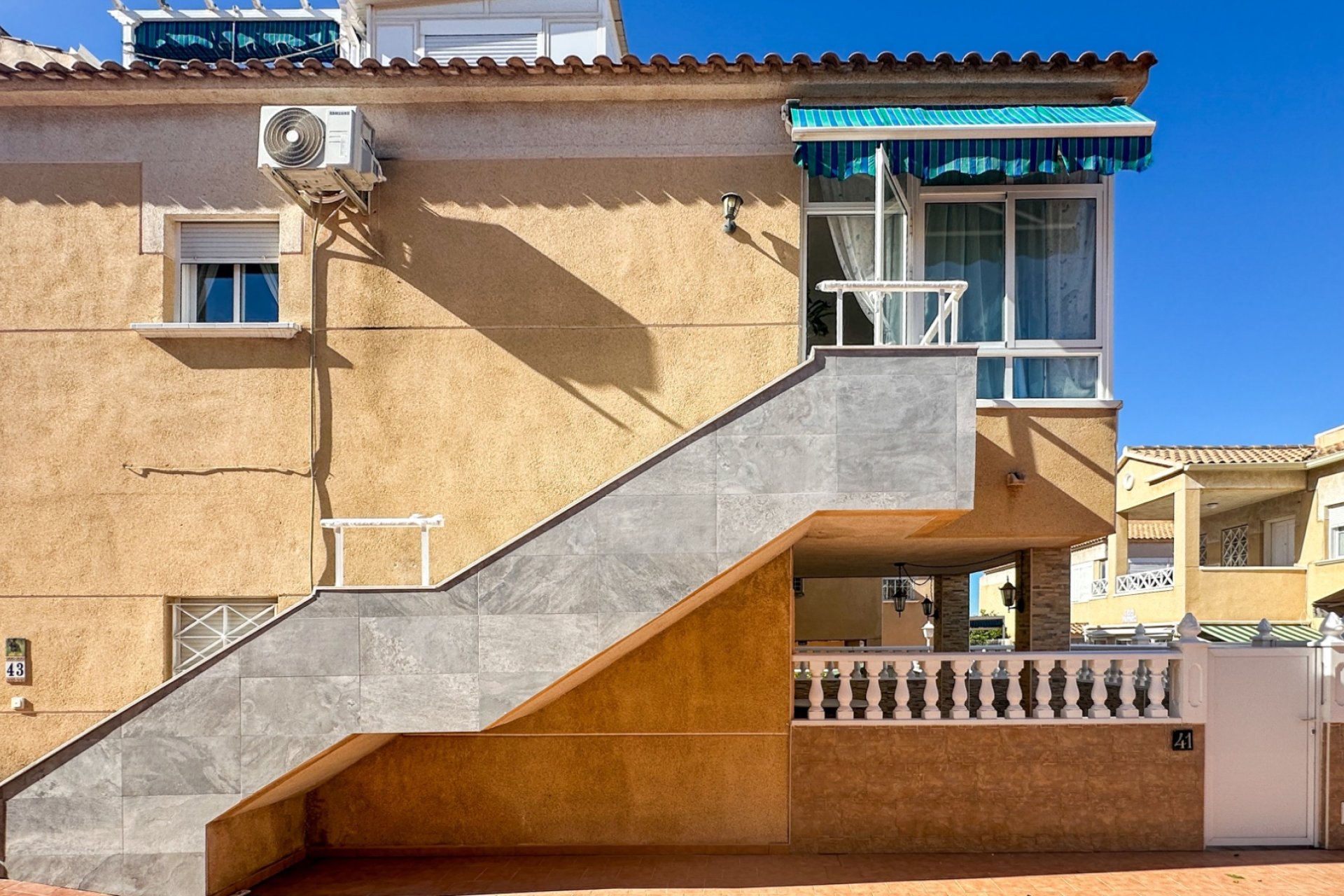 Resale - Bungalow -
Torrevieja - Costa Blanca