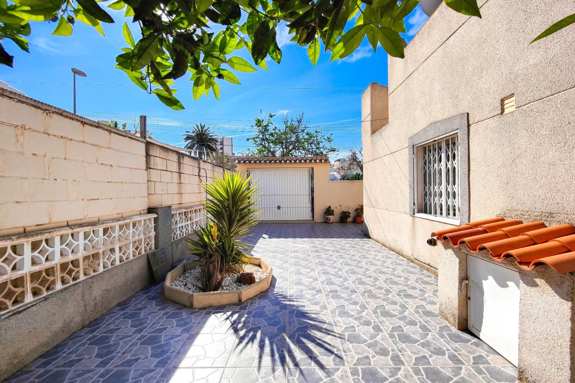 Resale - Bungalow -
Torrevieja - Costa Blanca