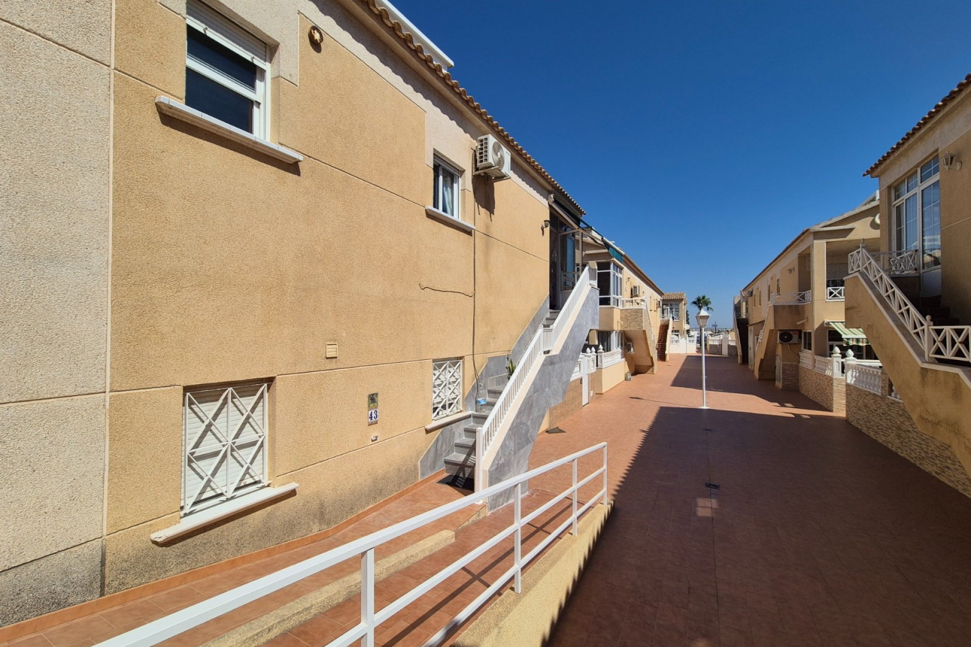 Resale - Bungalow -
Torrevieja - Costa Blanca