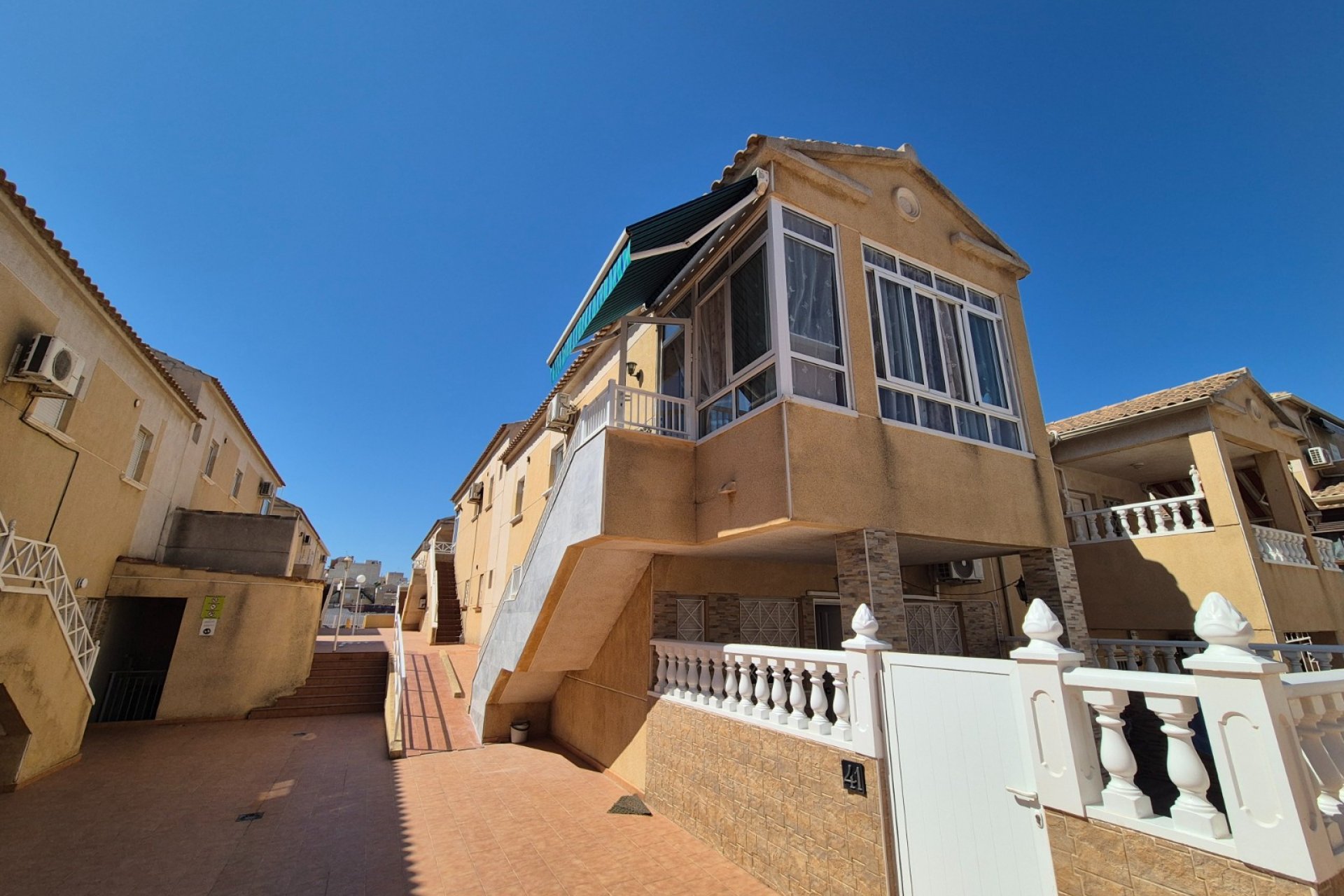 Resale - Bungalow -
Torrevieja - Costa Blanca