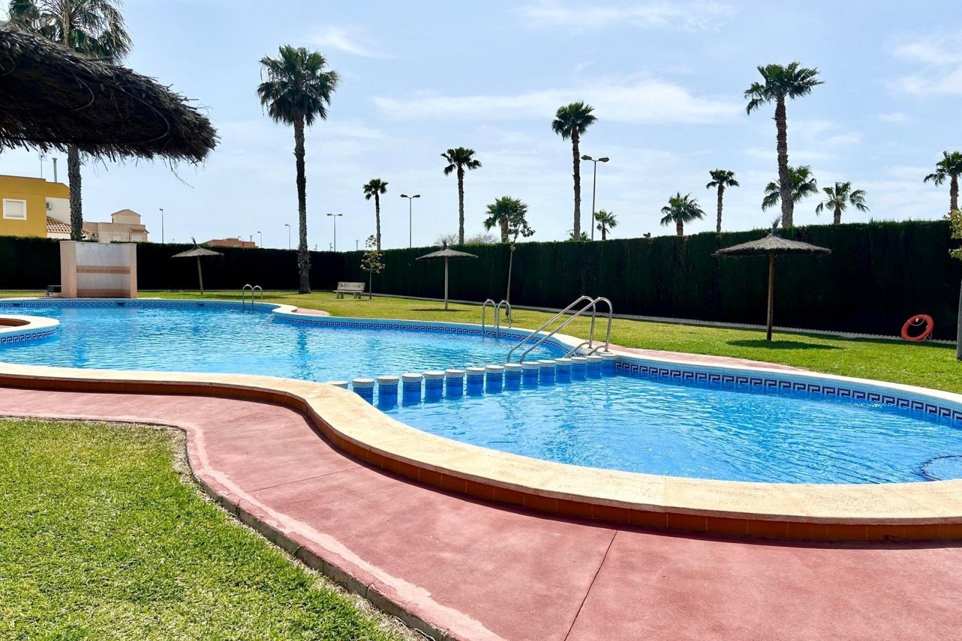 Resale - Bungalow -
Torrevieja - El Limonar