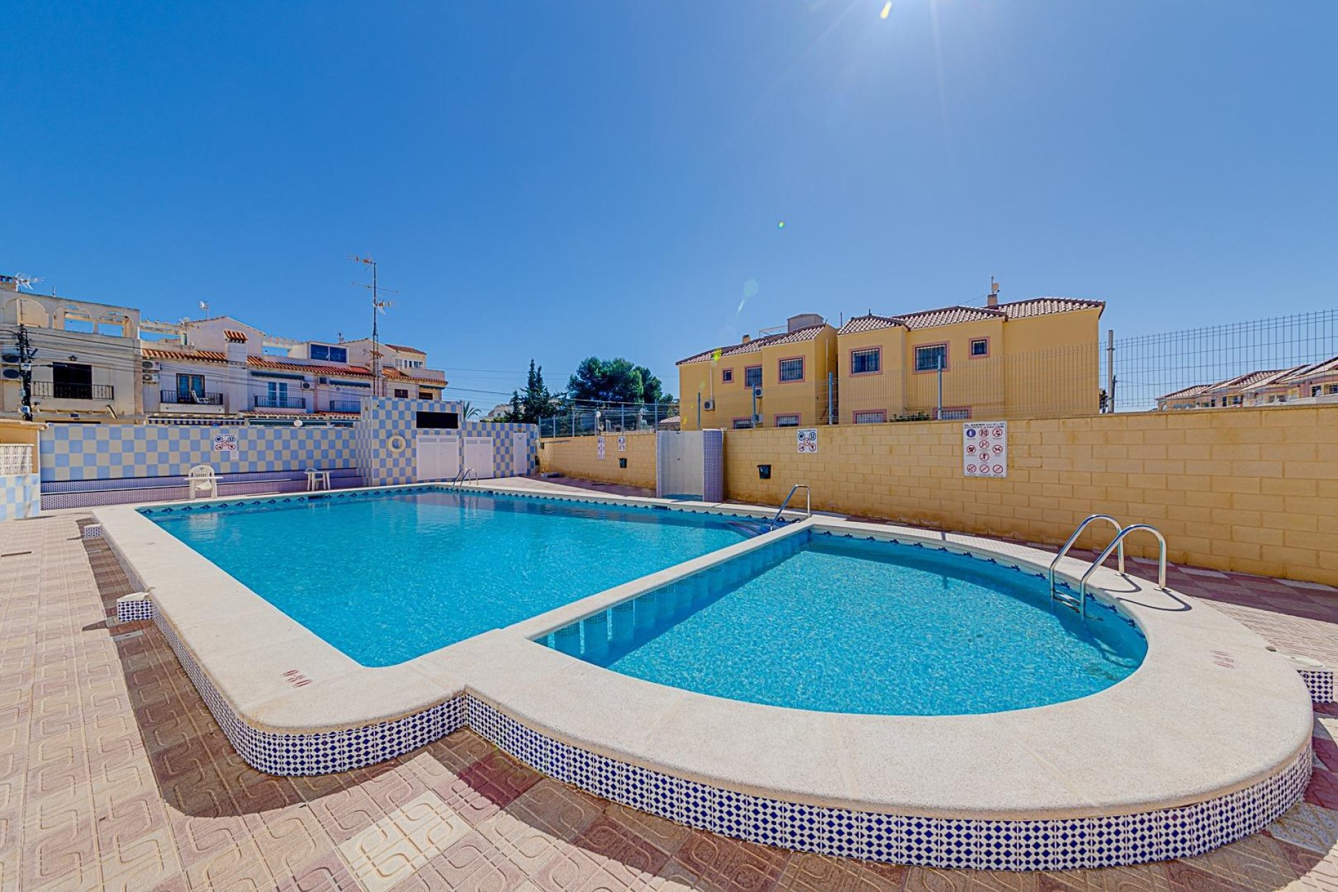 Resale - Bungalow -
Torrevieja - La Siesta - El Salado - Torreta