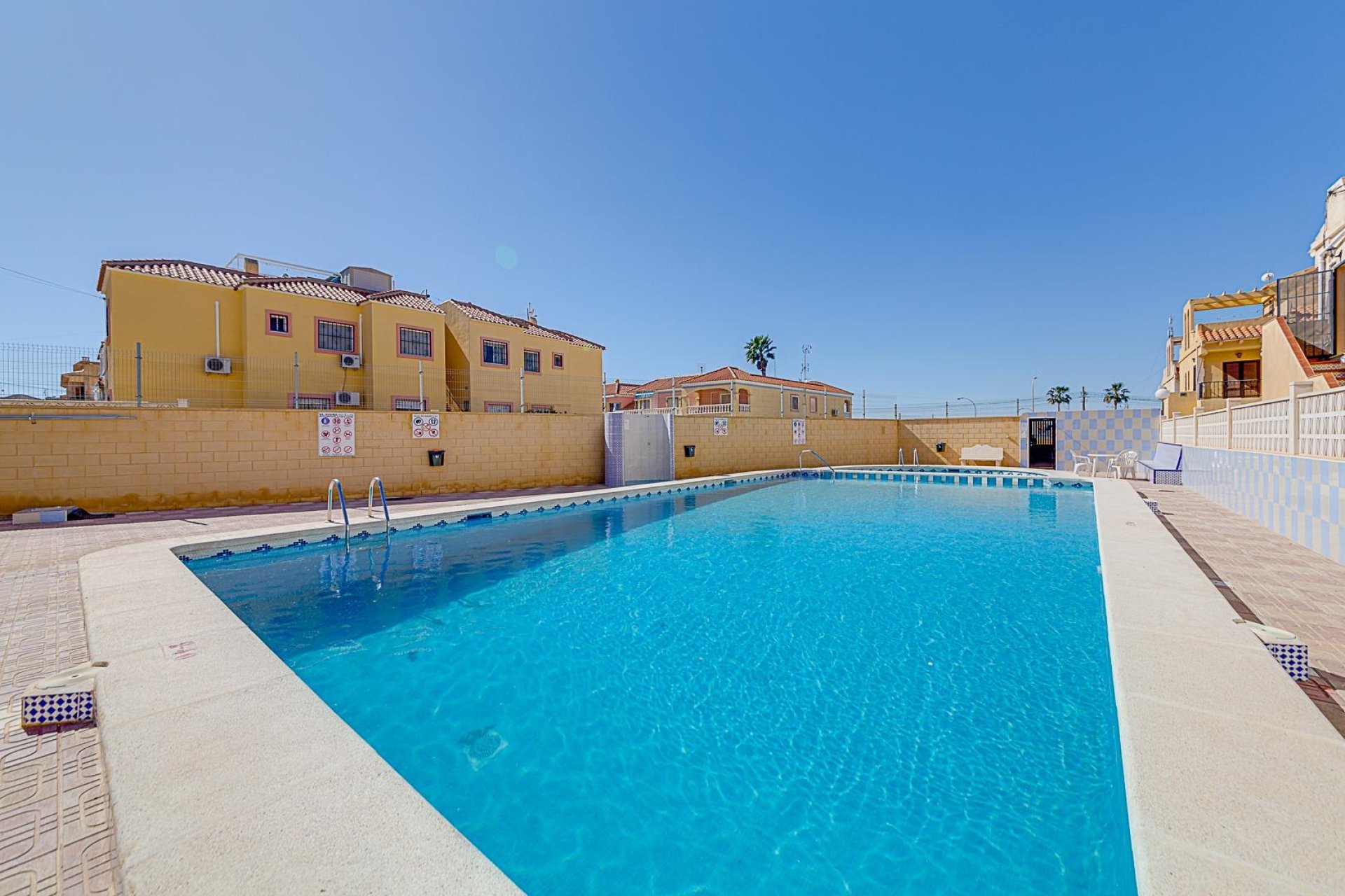 Resale - Bungalow -
Torrevieja - La Siesta - El Salado - Torreta