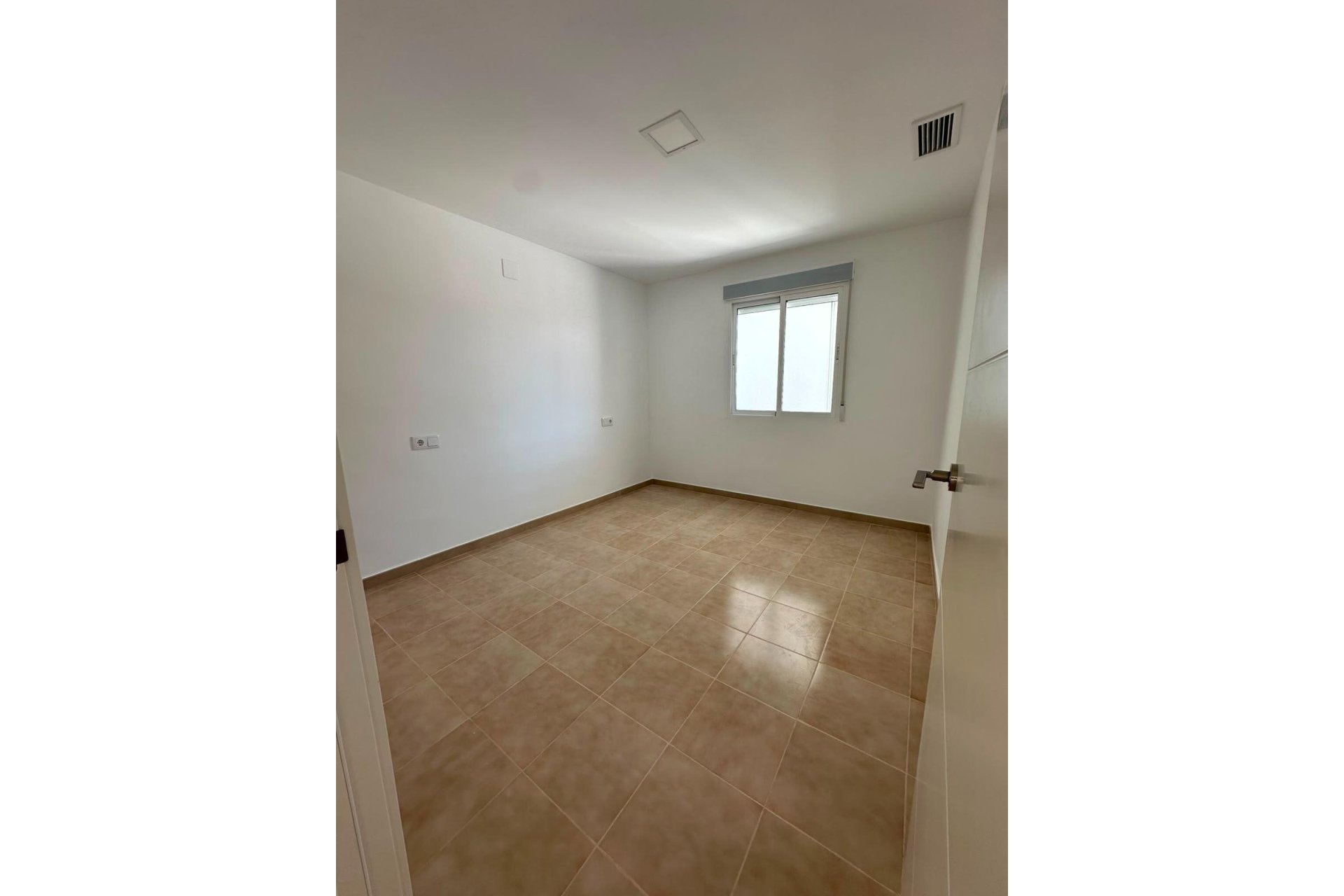 Resale - Bungalow -
Torrevieja - La Siesta - El Salado - Torreta
